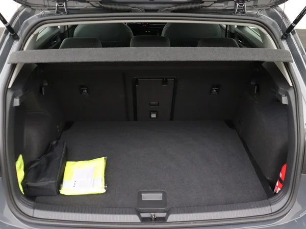 VOLKSWAGEN Golf (2024) — foto 8 van 28