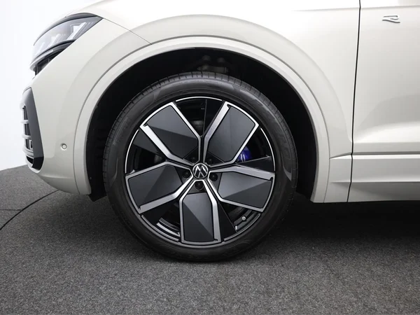 VOLKSWAGEN Touareg R (2025) — foto 6 van 27