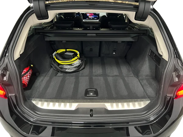 BMW 320 (2023) — foto 17 van 29