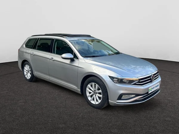 VOLKSWAGEN Passat SW (2022) — foto 15 van 21