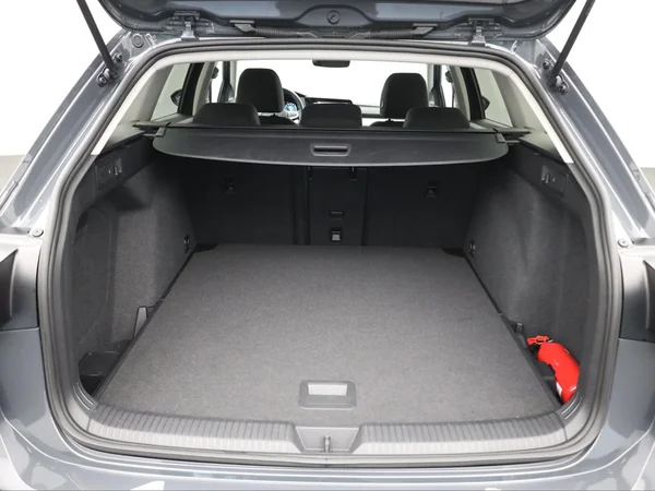 VOLKSWAGEN Golf VIII SW (2023) — foto 2 van 19