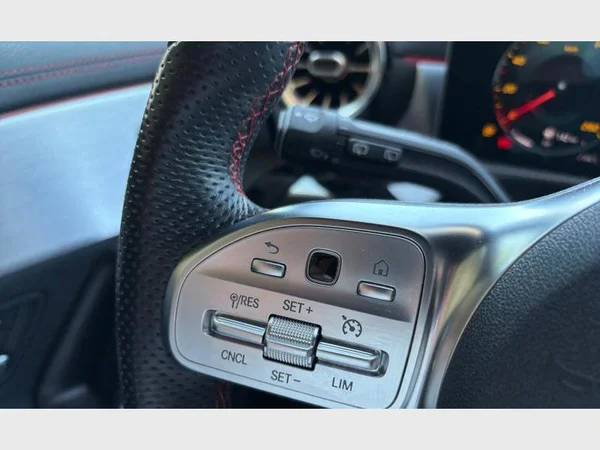 Mercedes-Benz CLA 180 (2021) — foto 6 van 25