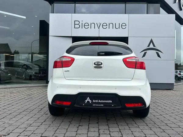 Kia Rio (2013) — foto 14 van 18