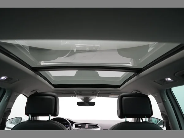 VOLKSWAGEN Tiguan (2016) — foto 9 van 30