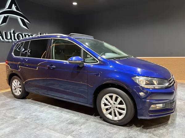 Volkswagen Touran (2016) — foto 18 van 27