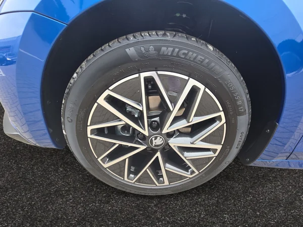SKODA Octavia Combi (2025) — foto 2 van 24