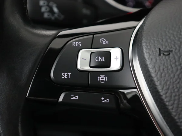 VOLKSWAGEN Tiguan (2019) — foto 9 van 28