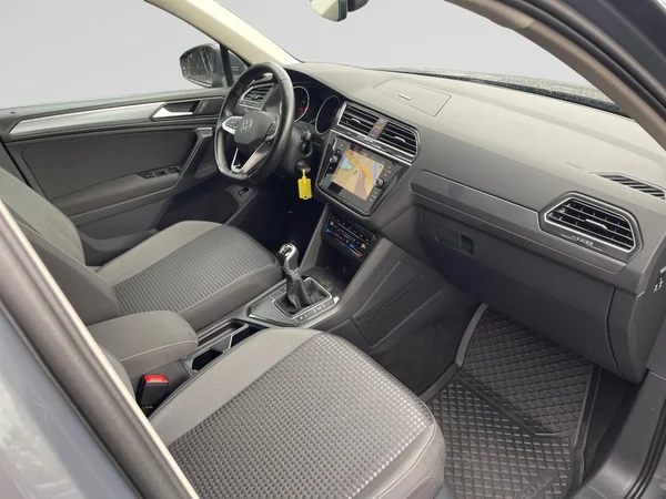 VOLKSWAGEN Tiguan (2021) — foto 3 van 21