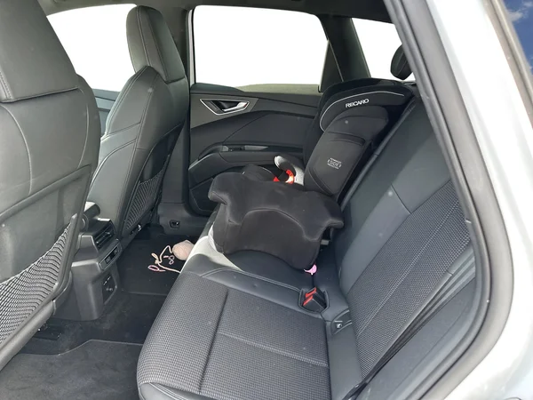AUDI Q4 e-tron (2023) — foto 7 van 19