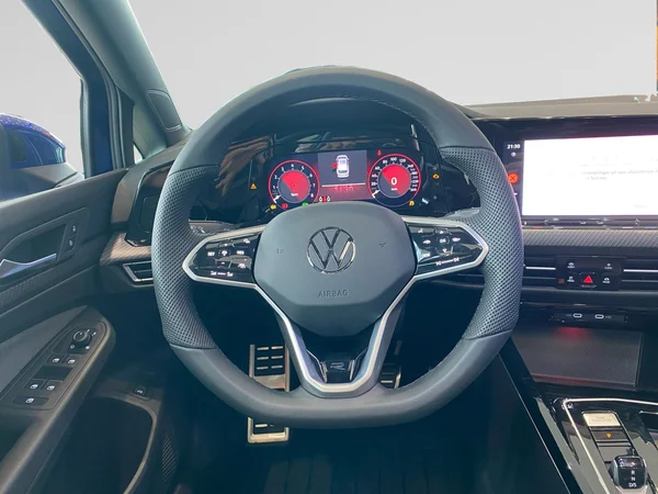 VOLKSWAGEN Golf VIII SW (2024) — foto 3 van 15