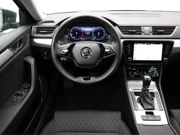 SKODA Superb Combi (2023) — foto 6 van 23