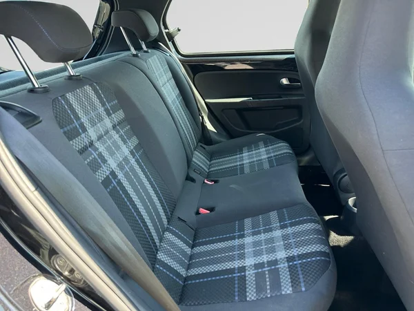 VOLKSWAGEN Up! (2015) — foto 8 van 18