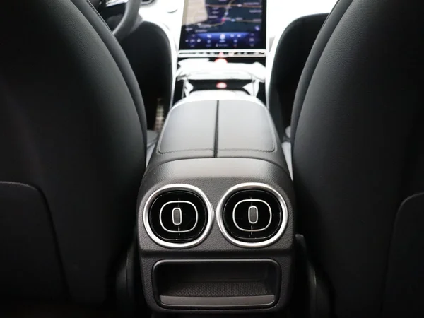 Mercedes-Benz C-Klasse (2025) — foto 11 van 26