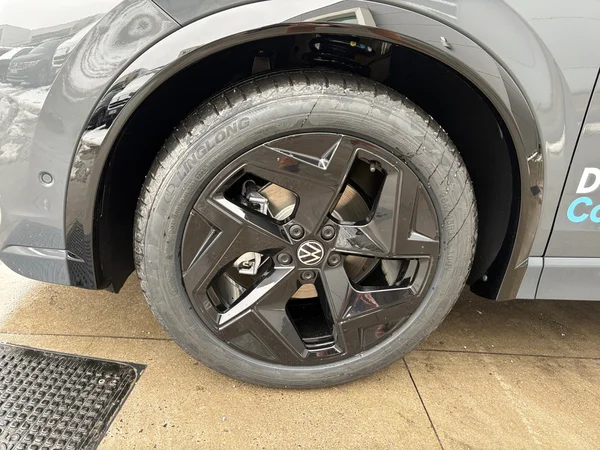 VOLKSWAGEN Tiguan (2026) — foto 6 van 18