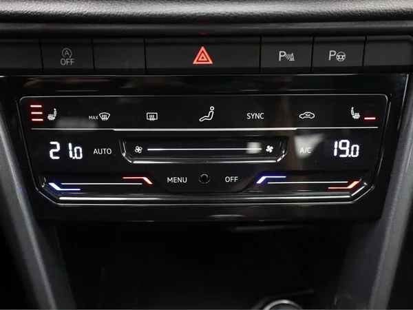 VOLKSWAGEN T-Roc (2023) — foto 11 van 24