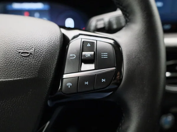 Ford Kuga (2025) — foto 8 van 38
