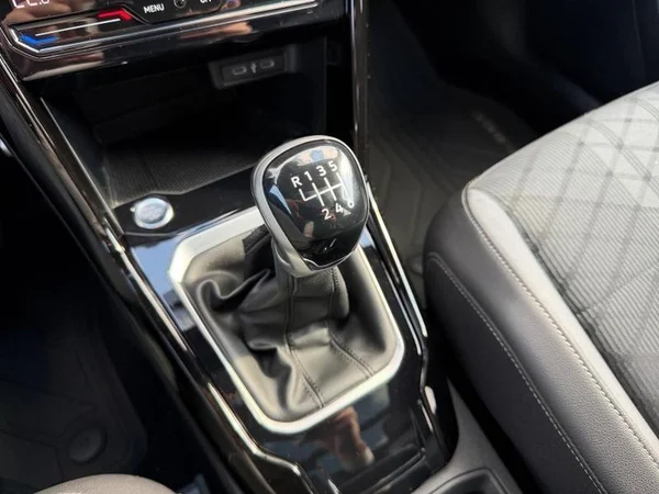 VOLKSWAGEN T-Roc (2024) — foto 11 van 28