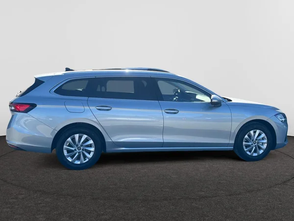 SKODA Superb Combi (2026) — foto 22 van 24