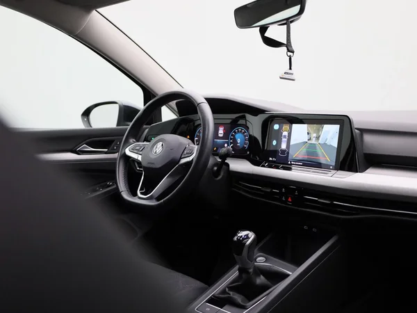 Volkswagen Golf (2021) — foto 28 van 40