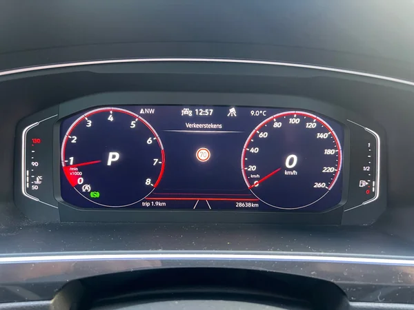 VOLKSWAGEN Tiguan (2023) — foto 3 van 24