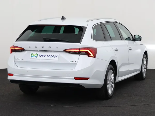 SKODA Octavia Combi (2024) — foto 11 van 18
