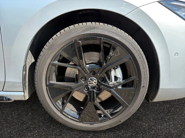 VOLKSWAGEN Passat Variant eHybrid (PHEV) (2025) — foto 8 van 16