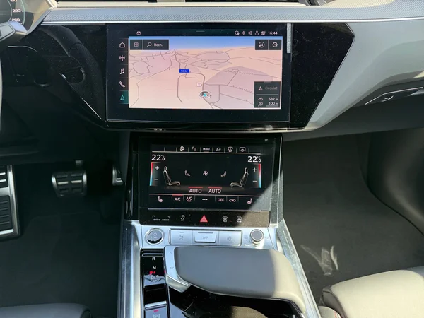 AUDI Q8 e-tron Sportback (2025) — foto 7 van 26