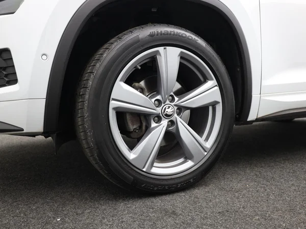 SKODA Kodiaq (2021) — foto 7 van 28