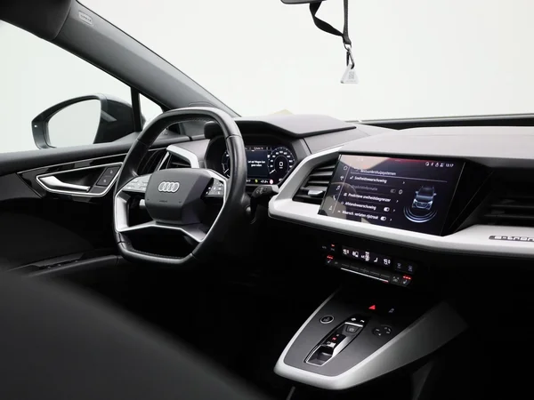 Audi Q4 e-tron (2023) — foto 35 van 43