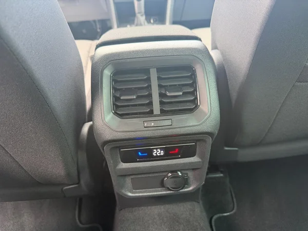VOLKSWAGEN Tiguan Dsl (2022) — foto 17 van 21