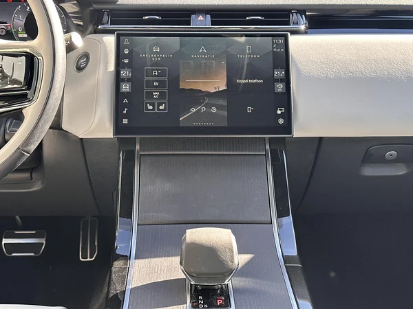 Land Rover Range Rover Velar (2025) — foto 9 van 31