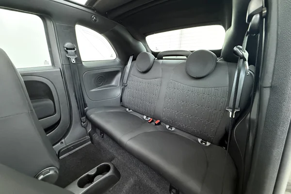 Fiat 500c (2024) — foto 19 van 20