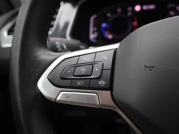 Volkswagen Tiguan (2023) — foto 16 van 43