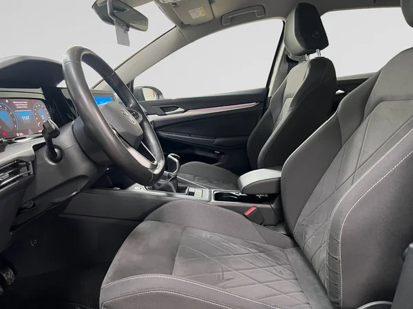 VOLKSWAGEN Golf VIII (2023) — foto 16 van 20