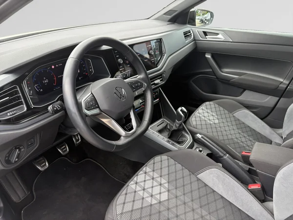 VOLKSWAGEN Polo (2023) — foto 15 van 21