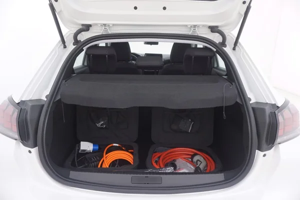 Peugeot E-208 (2022) — foto 6 van 30