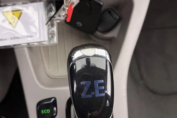 Renault Zoe (2017) — foto 19 van 47