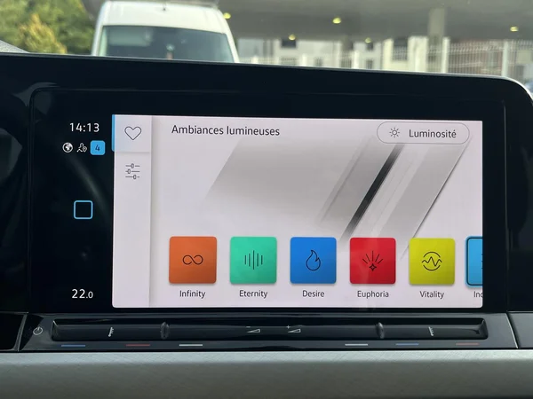 VOLKSWAGEN Golf VIII (2023) — foto 7 van 20