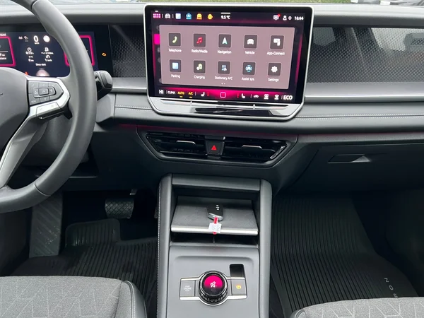 VOLKSWAGEN Tayron eHybrid (PHEV) (2025) — foto 4 van 24