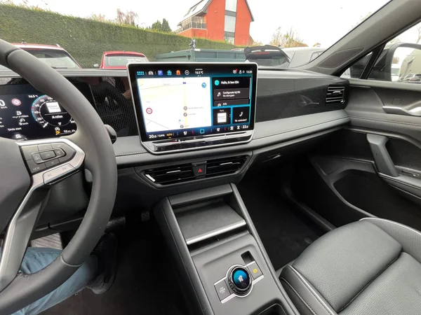VOLKSWAGEN Tiguan (2025) — foto 20 van 24