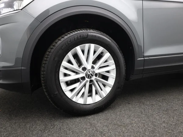 VOLKSWAGEN T-Roc (2021) — foto 4 van 20