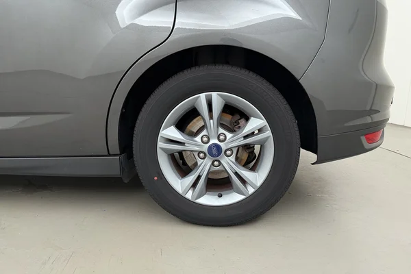 Ford C-Max (2017) — foto 25 van 28
