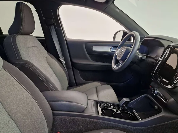 Volvo XC40 (2023) — foto 13 van 16