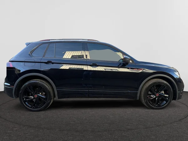 VOLKSWAGEN Tiguan (2023) — foto 2 van 24