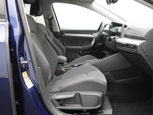 VOLKSWAGEN Golf VIII SW (2024) — foto 9 van 10