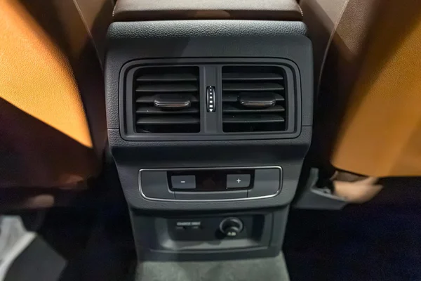Audi Q5 (2023) — foto 13 van 34