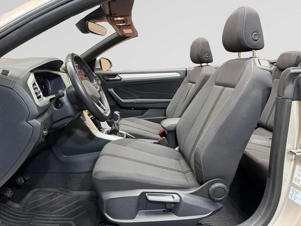 VOLKSWAGEN T-Roc Cabriolet (2022) — foto 8 van 17