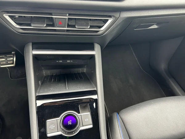 VOLKSWAGEN Tiguan (2024) — foto 4 van 14