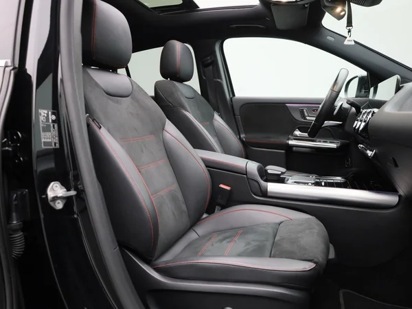 Mercedes-Benz EQA (2021) — foto 33 van 48