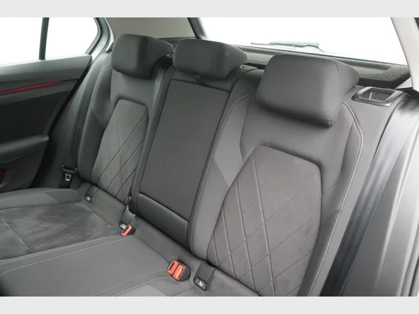 VOLKSWAGEN Golf VIII eHybrid (PHEV) (2021) — foto 28 van 32